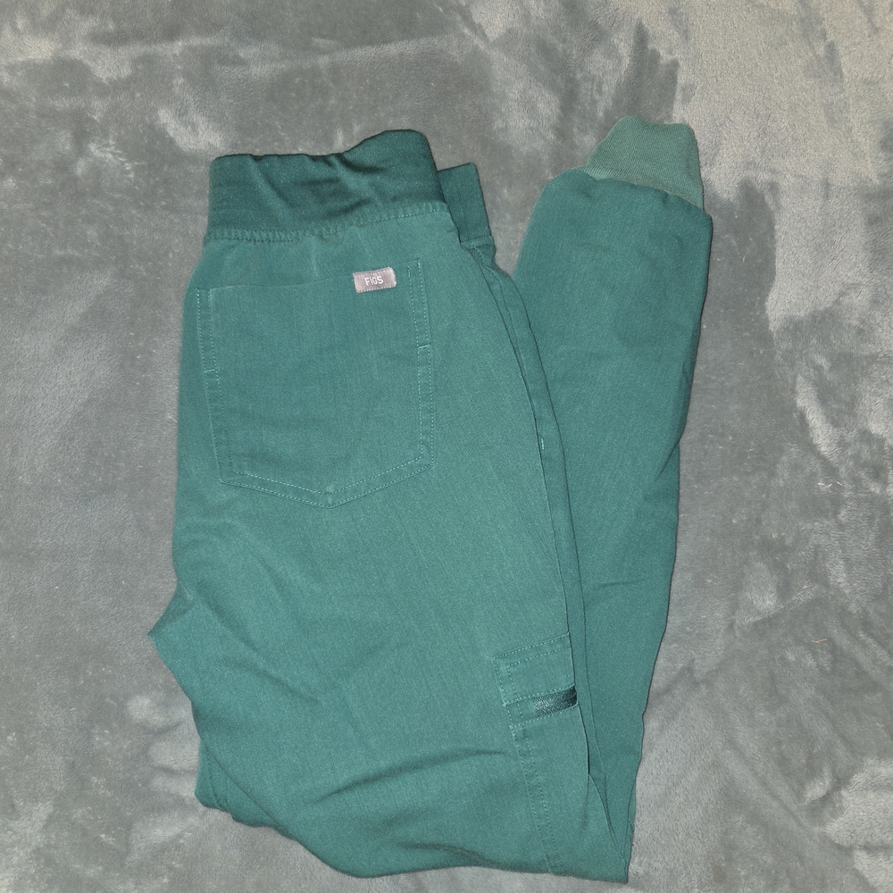 Figs Hunter Green Zamora